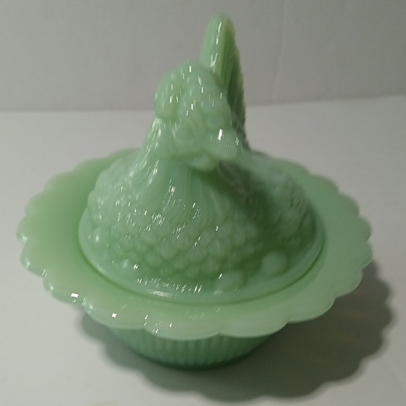 Vintage-Style Jade Green Hen Dish - Picture 2 of 9